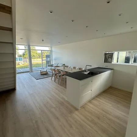 Casora - 3b Fjordside Retreat
